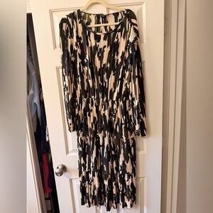 Chic Black and Cream Long Sleeve Dress